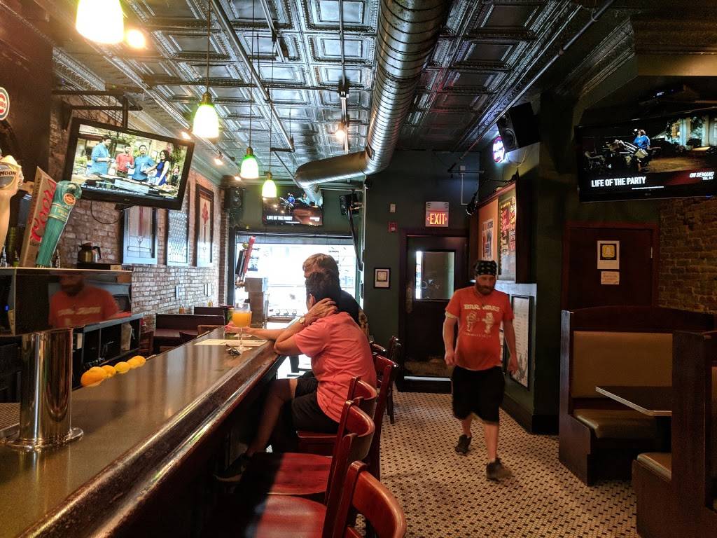 Donnellys Pub | restaurant | 110 E College St, Iowa City, IA 52240, USA | 3193387355 OR +1 319-338-7355