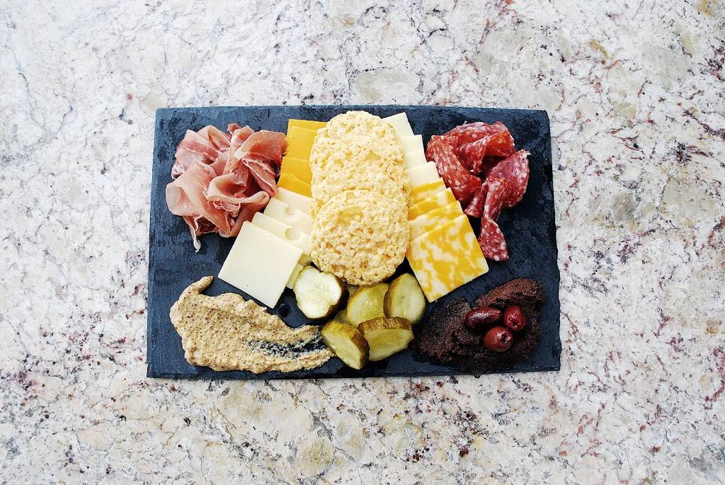 Evys Terrace Bar & Bistro | restaurant | 635 S Gulfview Blvd, Clearwater Beach, FL 33767, USA | 7274511111 OR +1 727-451-1111