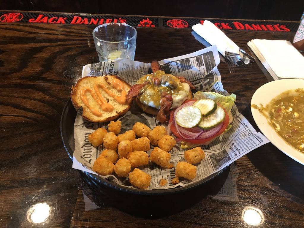 The Hound Sports Pub + Burger | restaurant | 3575 S Yosemite St, Denver, CO 80237, USA | 3036940454 OR +1 303-694-0454