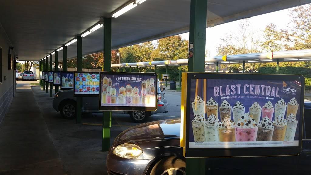 Sonic Drive-In | restaurant | 8600 Ambrosse Ln, Louisville, KY 40299, USA | 5024995588 OR +1 502-499-5588