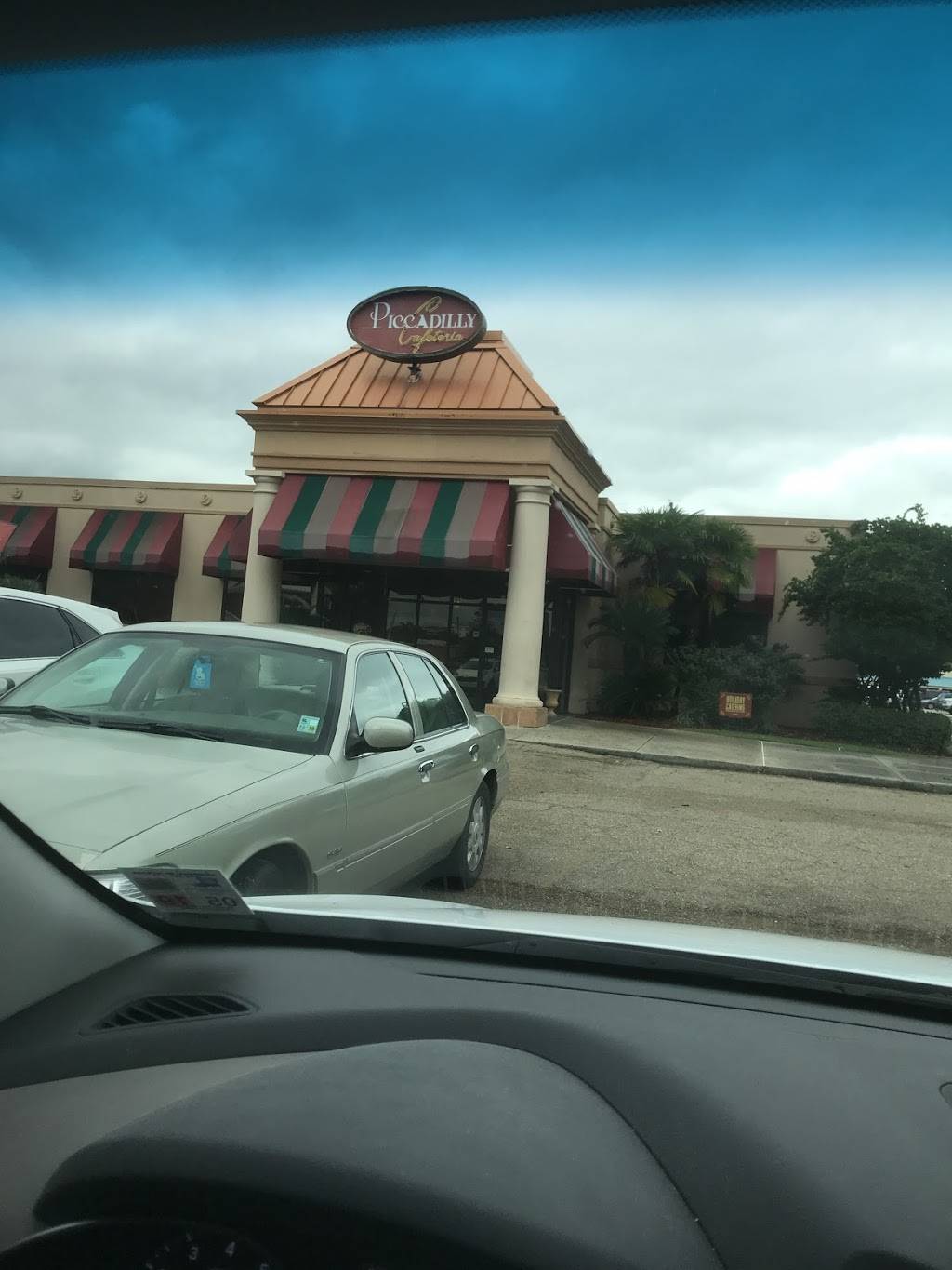 Piccadilly Cafeteria | restaurant | 511 N Airline Hwy, Gonzales, LA 70737, USA | 2256479002 OR +1 225-647-9002