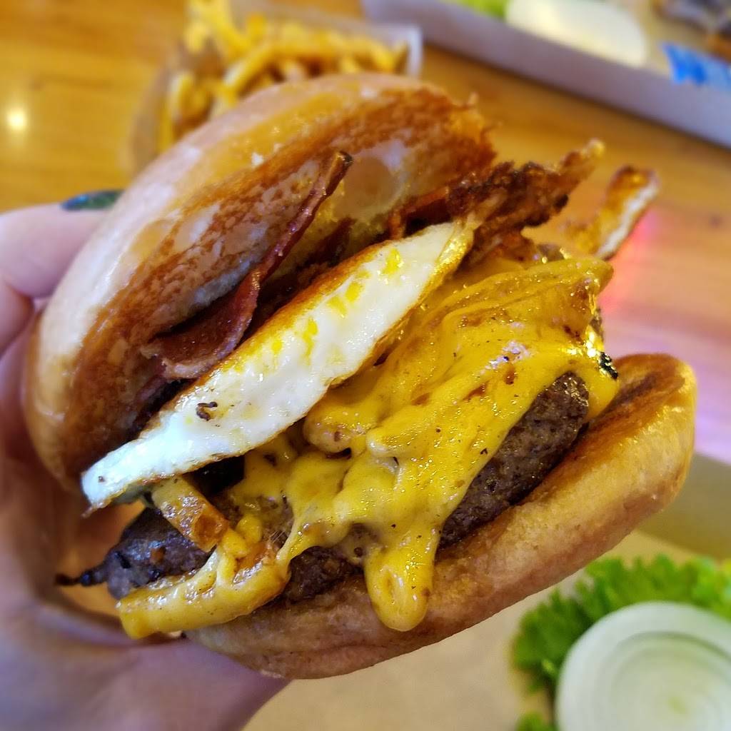 Twisted Root Burger Co | restaurant | 101 S Oak St, Roanoke, TX 76262, USA | 8174906628 OR +1 817-490-6628