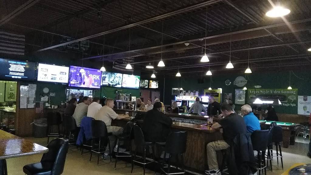 Phils Sports Bar & Grill | restaurant | 8901 Burlington Ave, Brookfield, IL 60513, USA | 7084859528 OR +1 708-485-9528