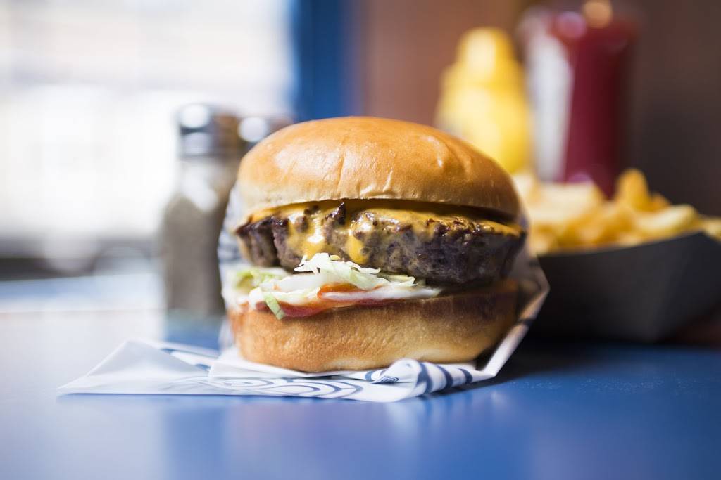 Chatham Burgers | restaurant | 215 Grand Ave W, Chatham, ON N7L 1C3, Canada | 5193541414 OR +1 519-354-1414