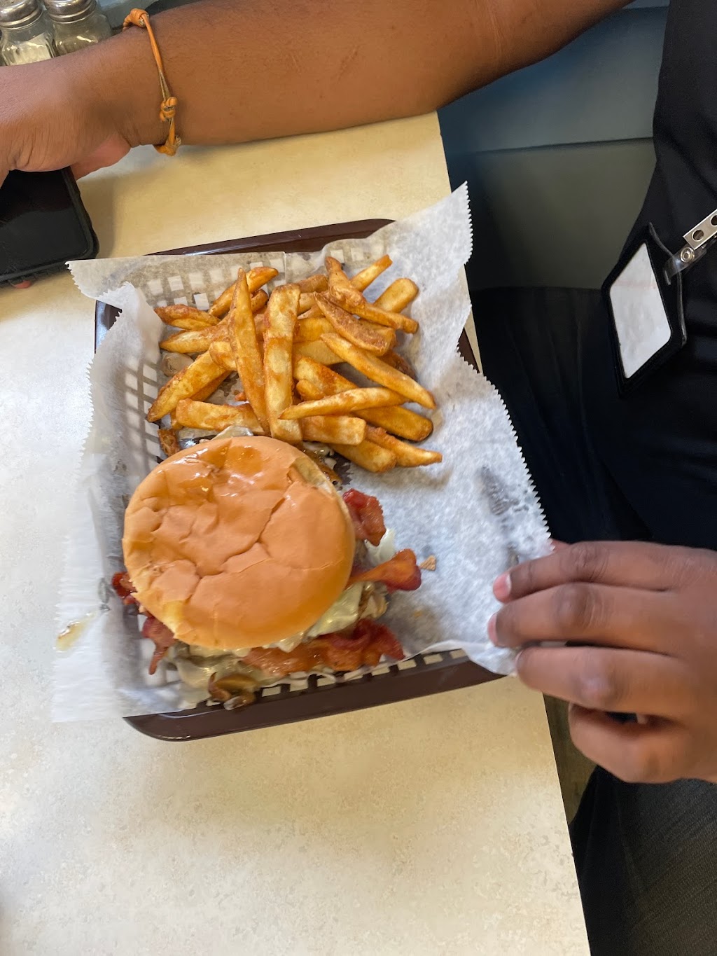 Grid Iron Cafe | cafe | 211 N Main St, Hope, KS 67451, USA | 7853667700 OR +1 785-366-7700