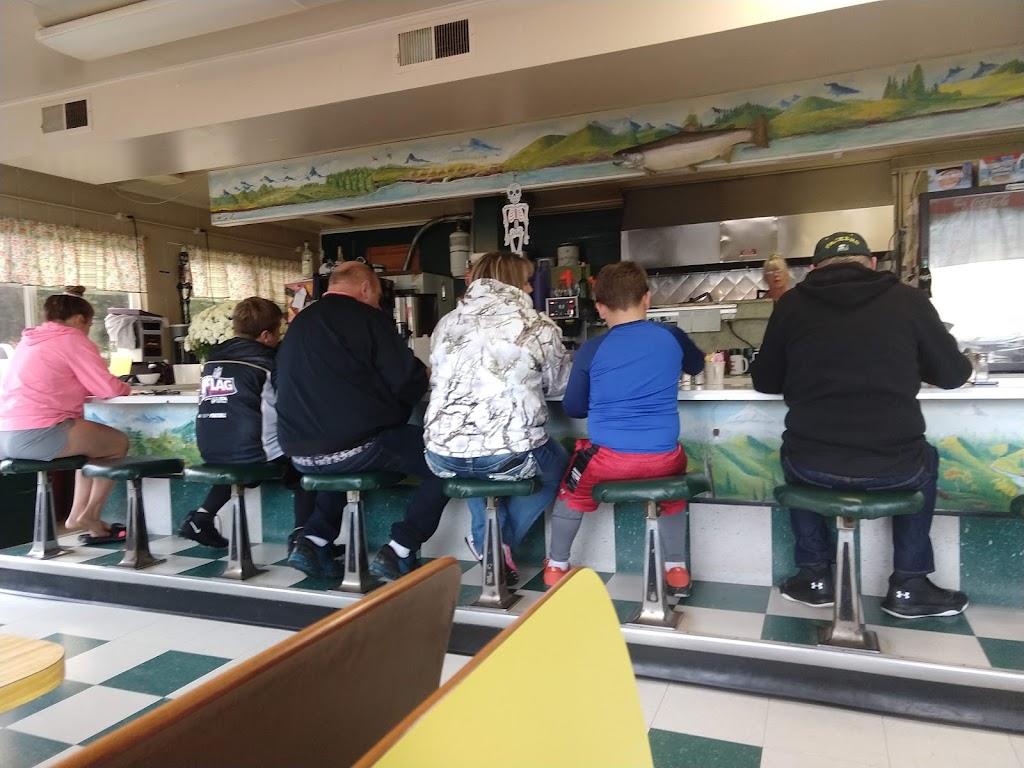 Little Chief Restaurant | restaurant | 210 N Gaither St, Siletz, OR 97380, USA | 5414442626 OR +1 541-444-2626