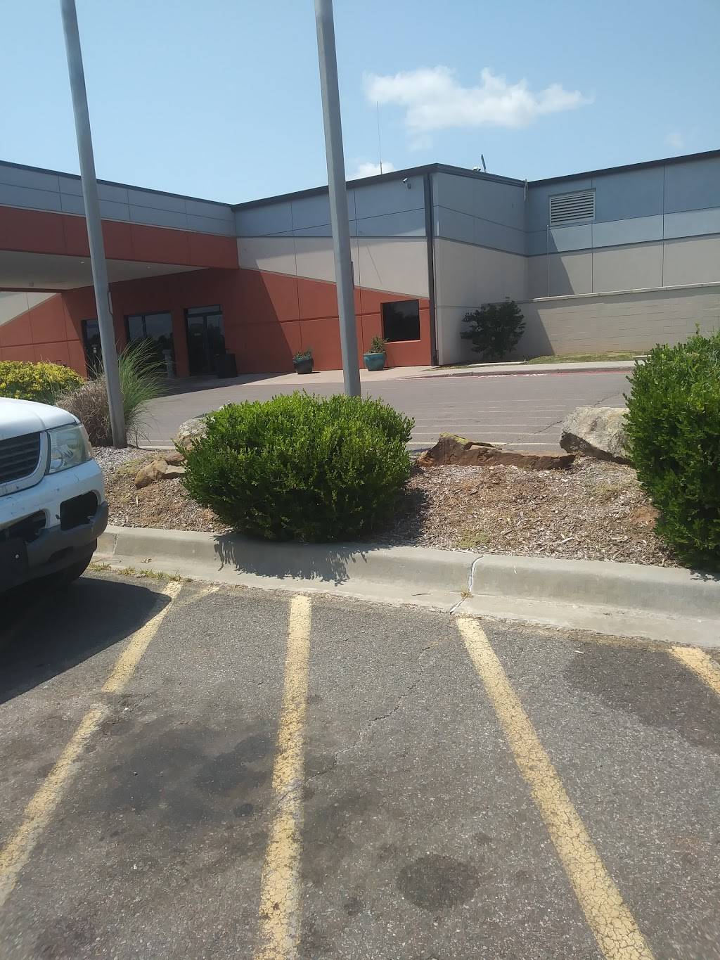 Thunderbird Casino | restaurant | 15700 OK-9, Norman, OK 73026, USA | 4053609270 OR +1 405-360-9270