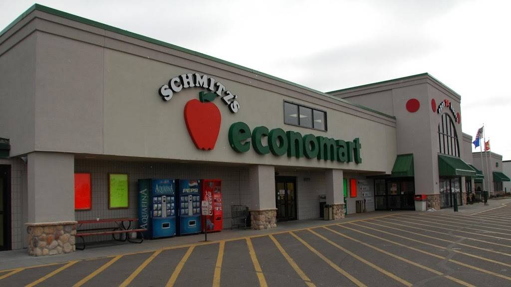 Schmitzs Economart | restaurant | 700 S River St, Spooner, WI 54801, USA | 7156352836 OR +1 715-635-2836