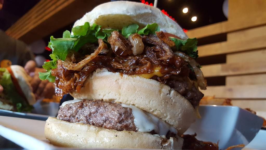 Lizards Bar & Grill | restaurant | 785 Exmouth St, Sarnia, ON N7T 5P7, Canada | 5194912060 OR +1 519-491-2060