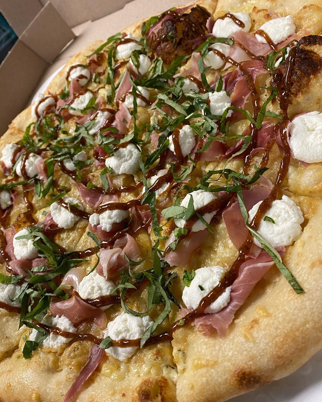 High Rise Pizza Kitchen | restaurant | 6660 Delmonico Dr, Colorado Springs, CO 80919, USA | 7193755694 OR +1 719-375-5694