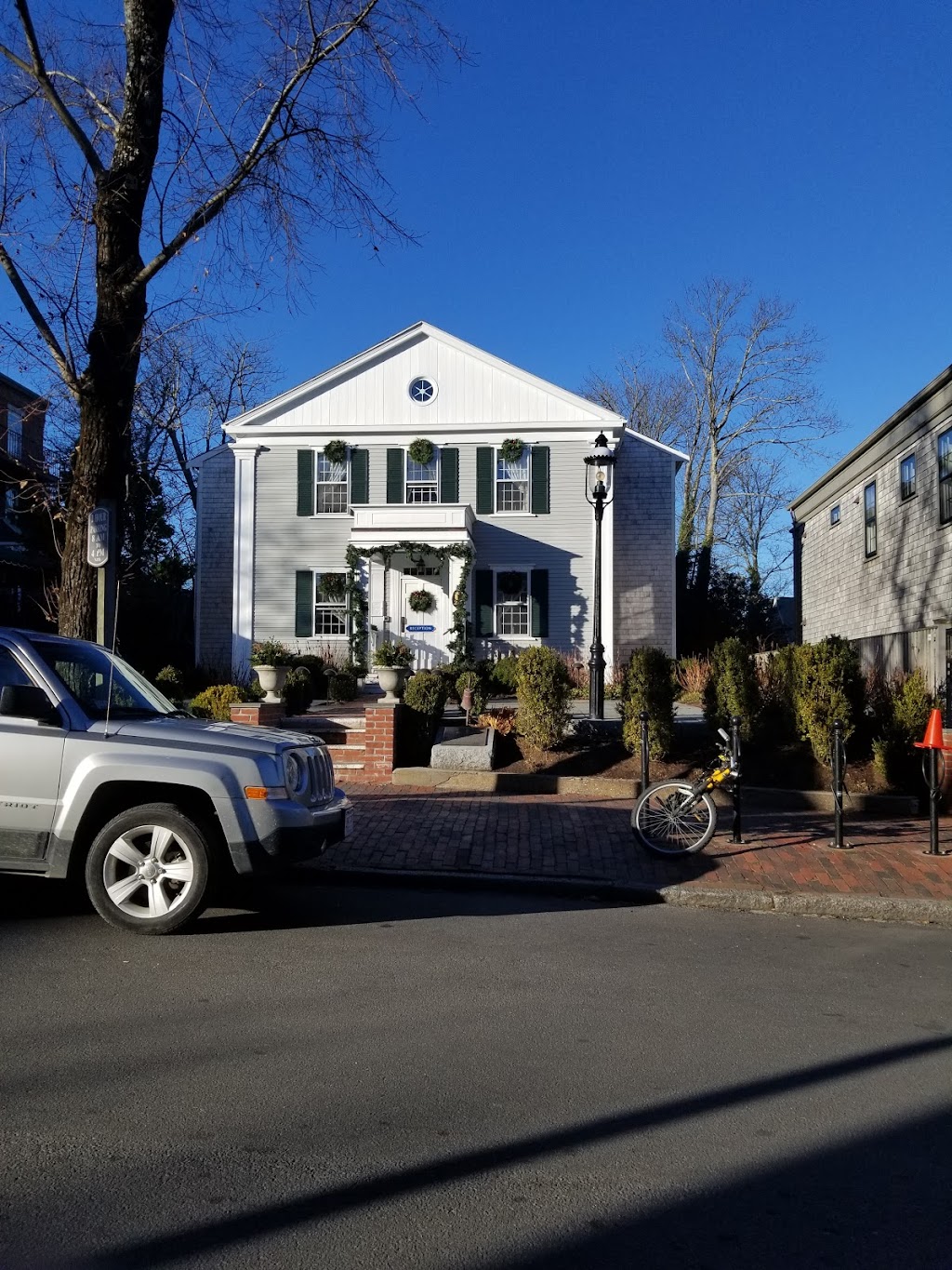 Le Languedoc Bistro | restaurant | 24 Broad St, Nantucket, MA 02554, USA | 5082282552 OR +1 508-228-2552