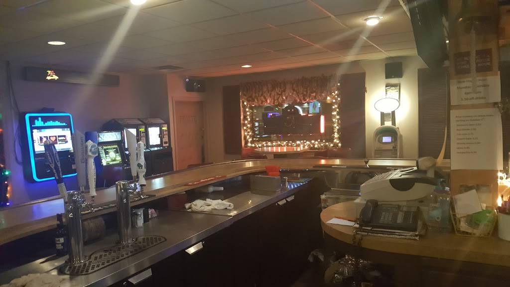 The Carlton Restaurant & Lounge | restaurant | 309 Superior Ave, Tomah, WI 54660, USA | 6083724136 OR +1 608-372-4136