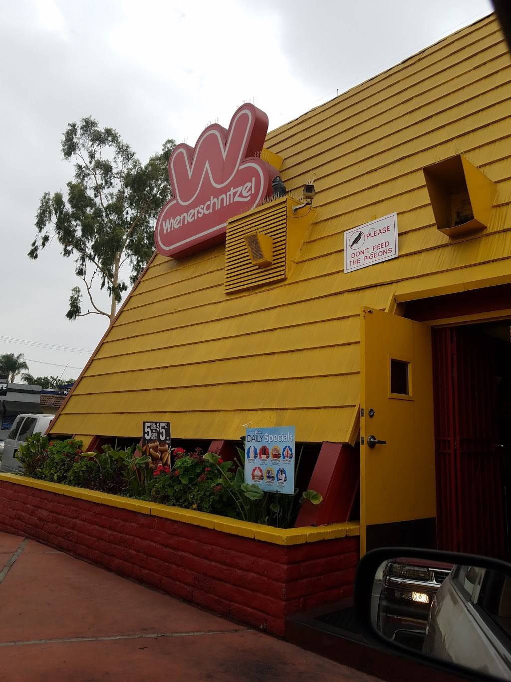 Wienerschnitzel | restaurant | 5141 Imperial Hwy, South Gate, CA 90280, USA | 3106375396 OR +1 310-637-5396