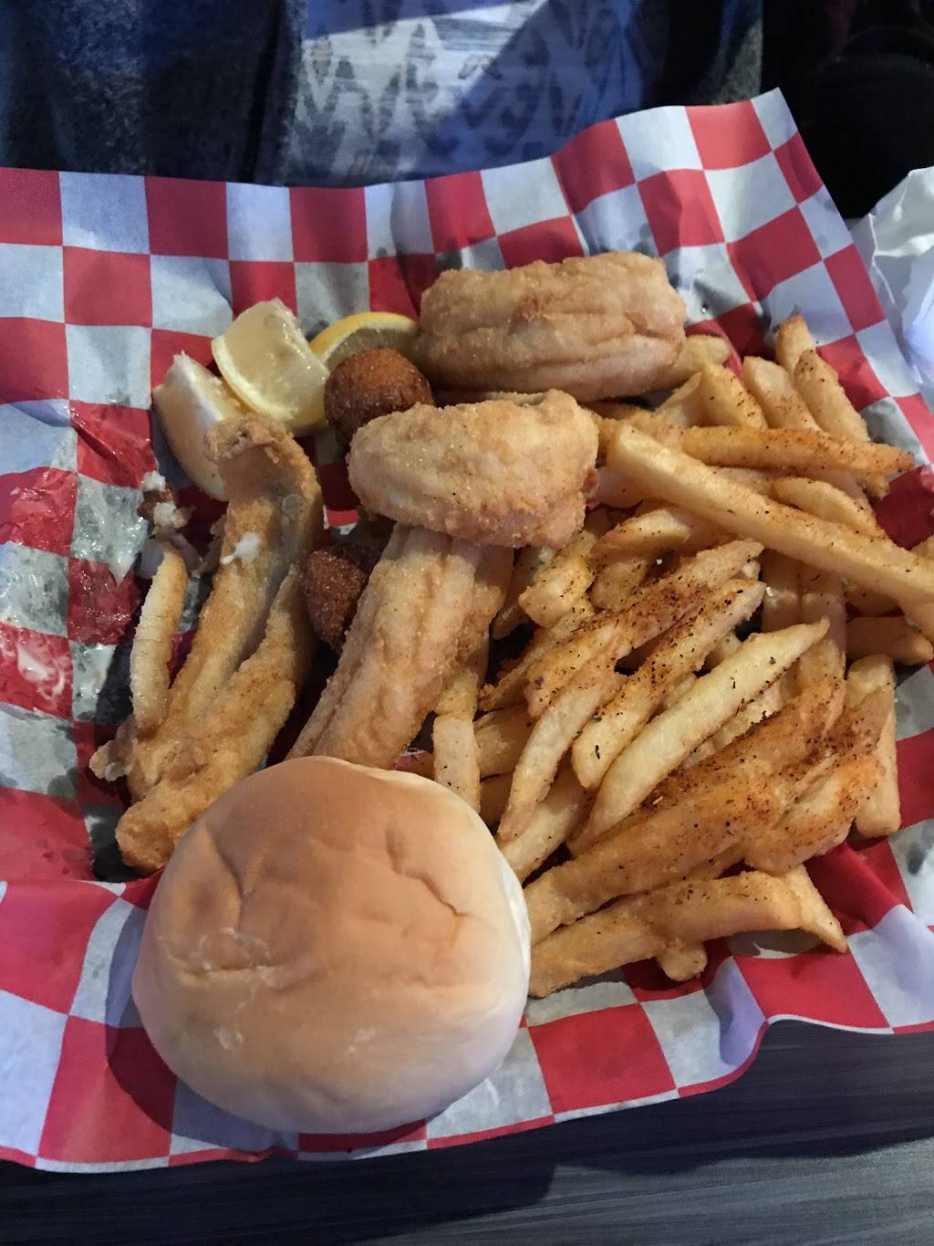 Champions Sports Grill | restaurant | 22112 Sibley Rd, Brownstown Charter Twp, MI 48193, USA | 7342847000 OR +1 734-284-7000