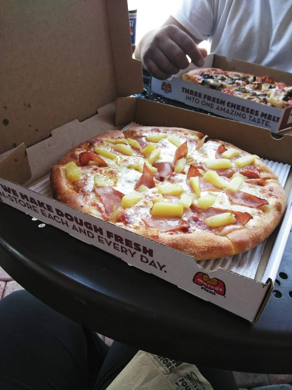 Marcos Pizza | meal delivery | 540 Hidden Valley Pkwy #103, Corona, CA 92879, USA | 9515208500 OR +1 951-520-8500