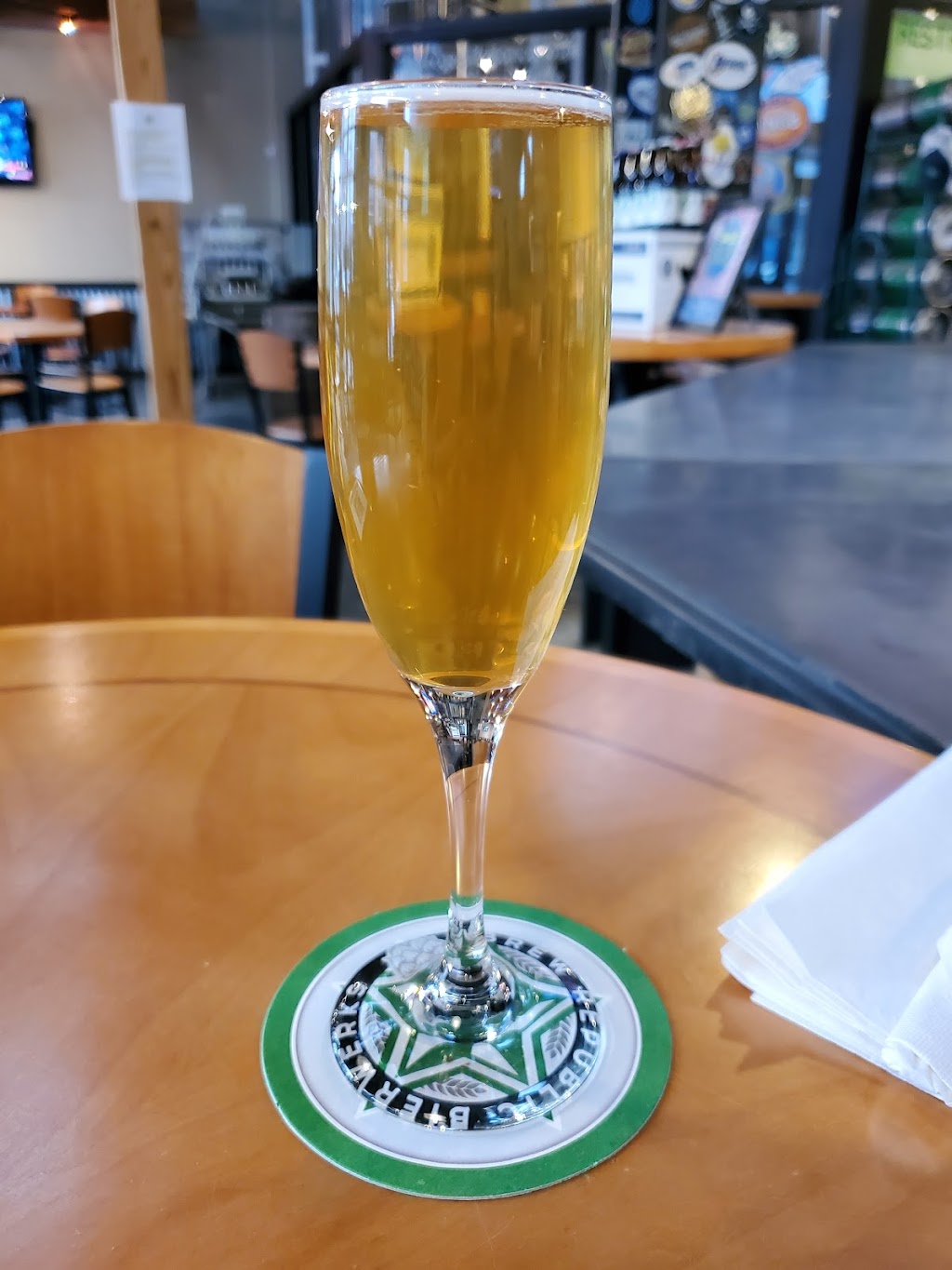 Brew Republic Bierwerks | restaurant | 15201 Potomac Town Pl, Woodbridge, VA 22191, USA | 7035947950 OR +1 703-594-7950