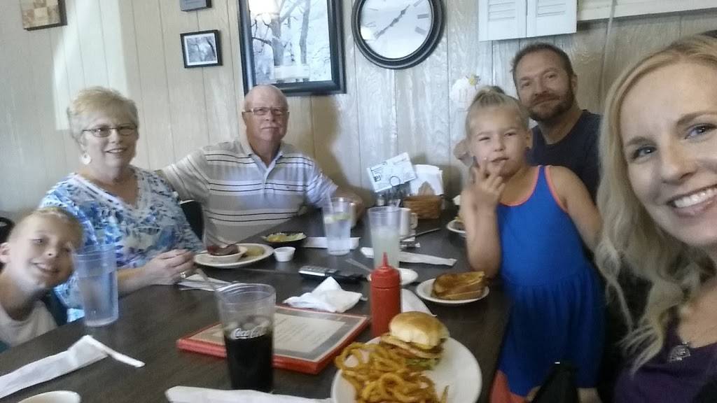 Oakleaf | restaurant | 232 N 1st St, Oakwood, OH 45873, USA | 4195943330 OR +1 419-594-3330