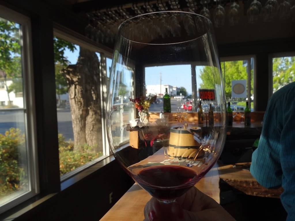 Mikes Cafe and Wine Bar | restaurant | 135 Second St S, Friday Harbor, WA 98250, USA | 3603780265 OR +1 360-378-0265