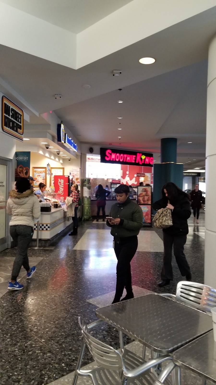 Auntie Annes | cafe | 1625 Chestnut St Spc 206, Philadelphia, PA 19103, USA | 2155644747 OR +1 215-564-4747