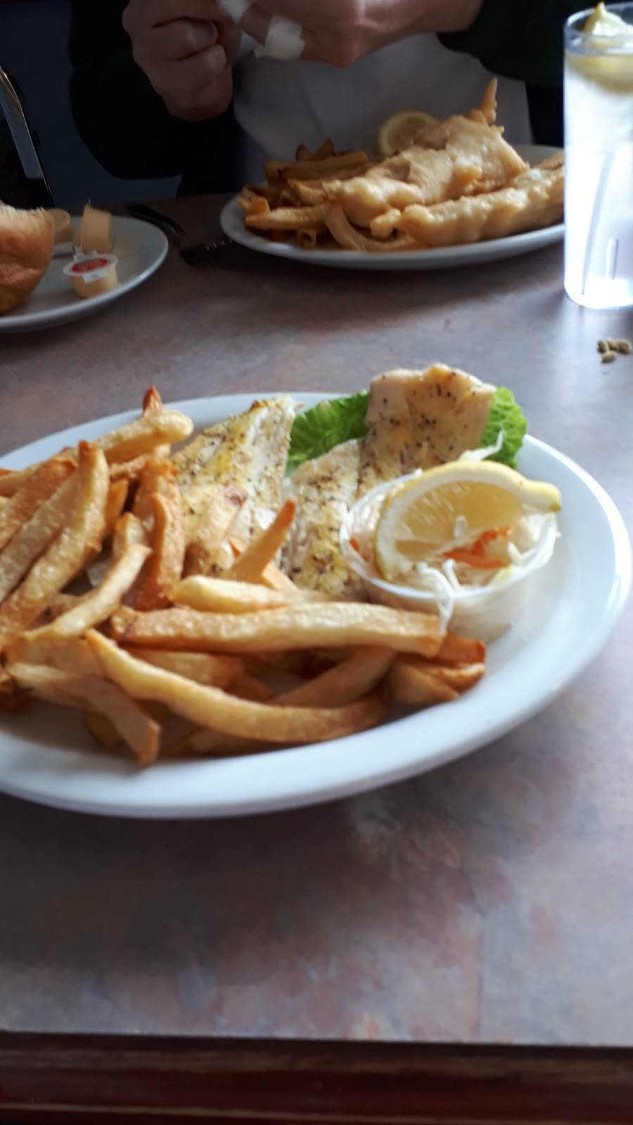 Pat and Hanks | restaurant | 3163 Tecumseh Rd E, Windsor, ON N8W 1G9, Canada | 5199480111 OR +1 519-948-0111