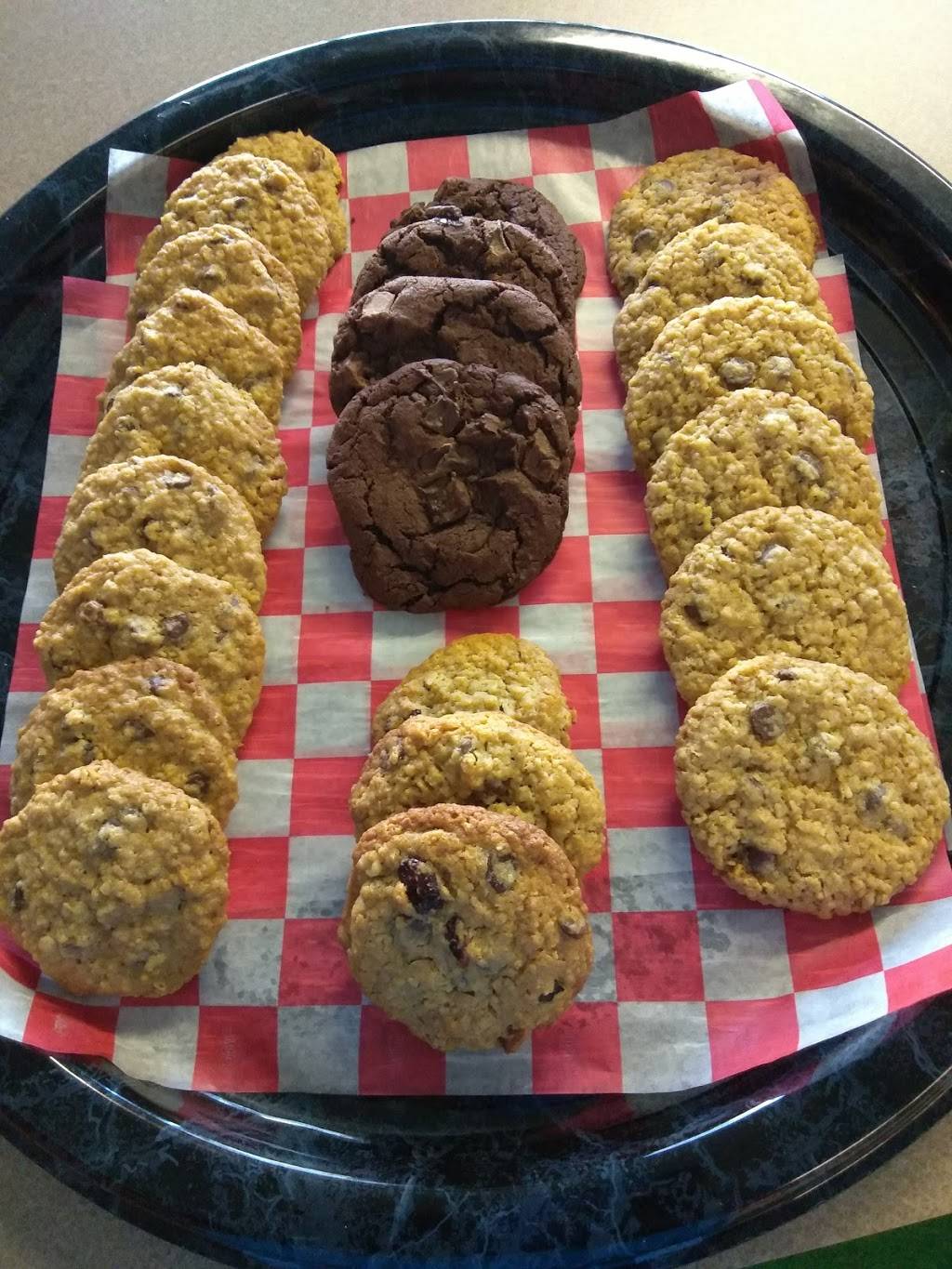 PIK NIK BASKET | restaurant | 8511 W Nine Mile Rd, Oak Park, MI 48237, USA | 2482684132 OR +1 248-268-4132