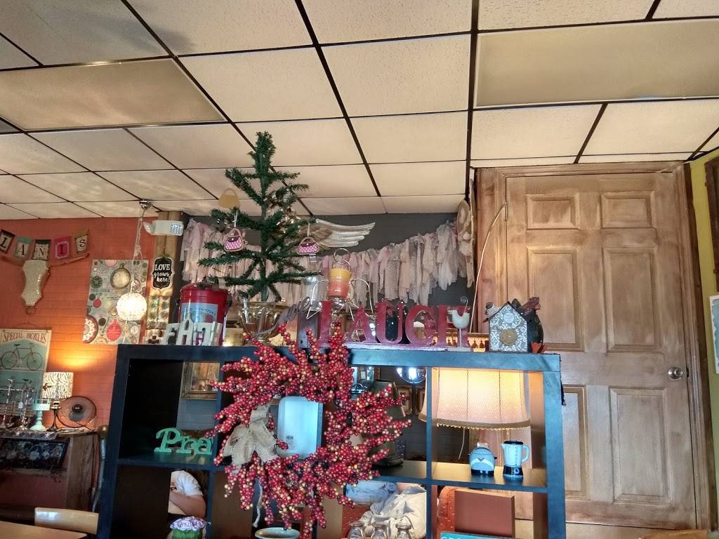 Lanis Cheesecakes & Coffee House | restaurant | 510 TX-27, Comfort, TX 78013, USA | 8309955264 OR +1 830-995-5264