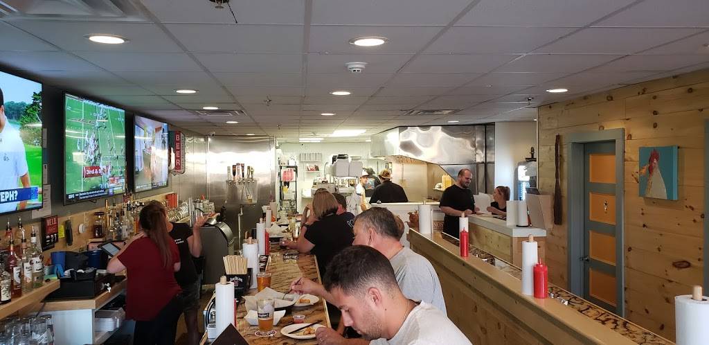 Wing-Itz | restaurant | 96 Main St, Newmarket, NH 03857, USA | 6032000283 OR +1 603-200-0283