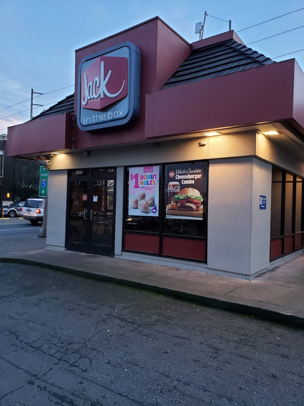 Jack in the Box | restaurant | 2420 Pacific Ave, Tacoma, WA 98402, USA | 2536272907 OR +1 253-627-2907