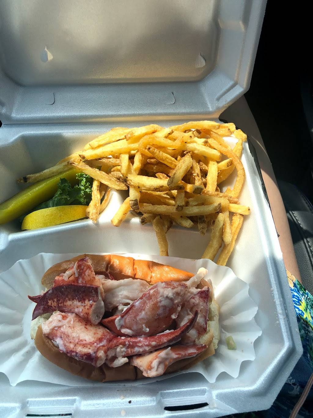 The Lobstah Buoy | restaurant | 268 Odlin Rd, Bangor, ME 04401, USA | 2072275833 OR +1 207-227-5833