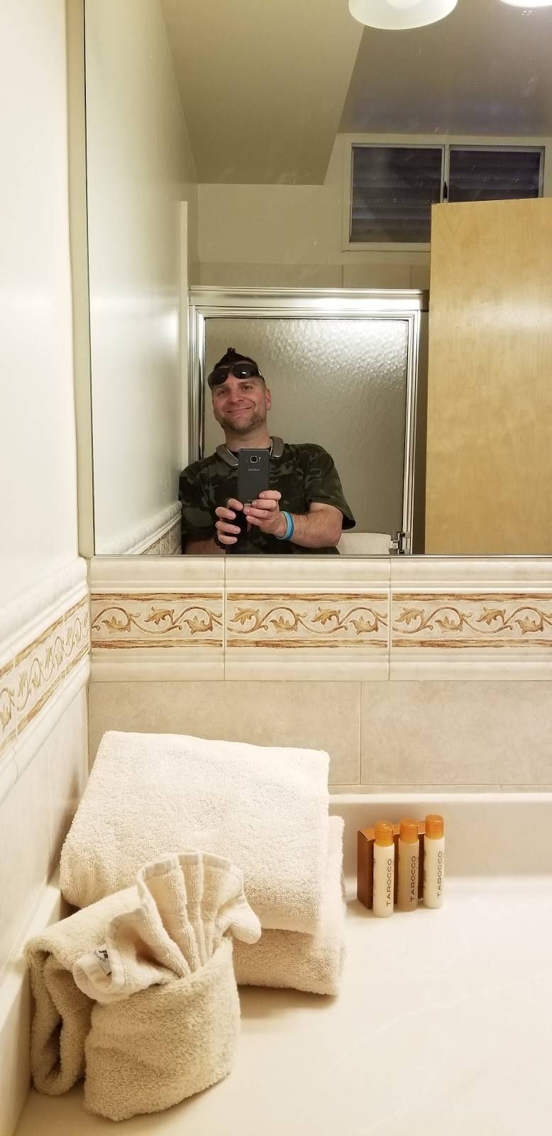 Last Hope Lagoon | restaurant | 126 S Emerson Ave # 1, Montauk, NY 11954, USA | 6316681511 OR +1 631-668-1511