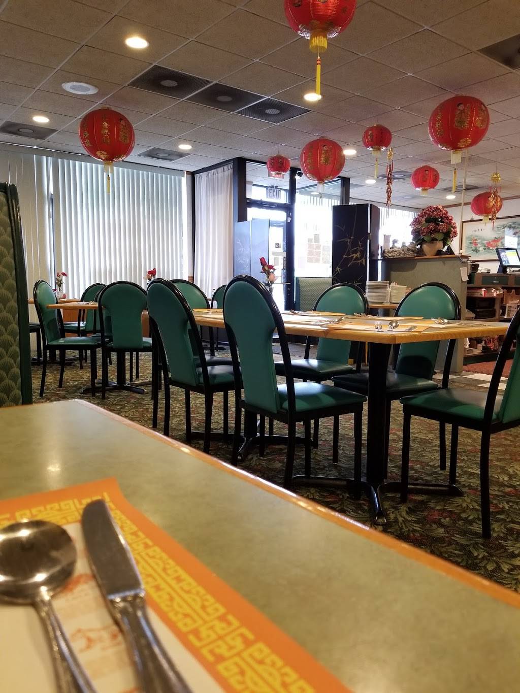 Golden Sea Chop Suey | restaurant | 2908 Ogden Ave, Aurora, IL 60504, USA | 6308517997 OR +1 630-851-7997