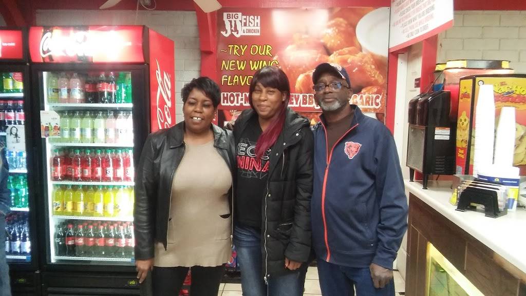 Big J Js Fish & Chicken | restaurant | 3126 N University St, Peoria, IL 61604, USA | 3096882222 OR +1 309-688-2222