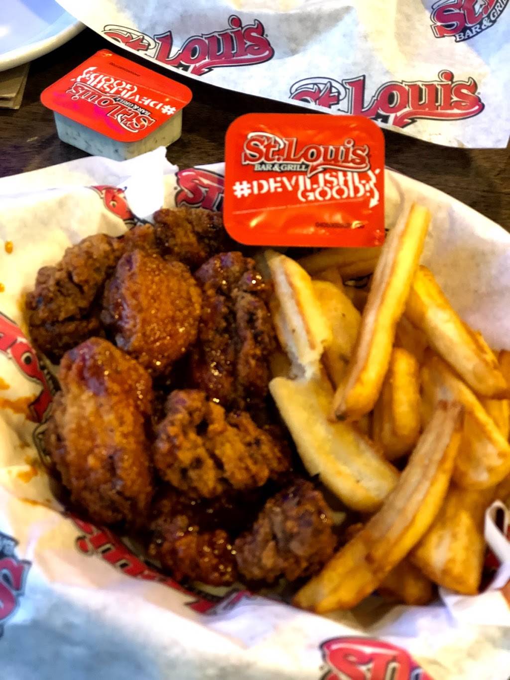 St. Louis Bar & Grill | restaurant | 353 Duckworth St, Barrie, ON L4M 5C2, Canada | 7052520999 OR +1 705-252-0999