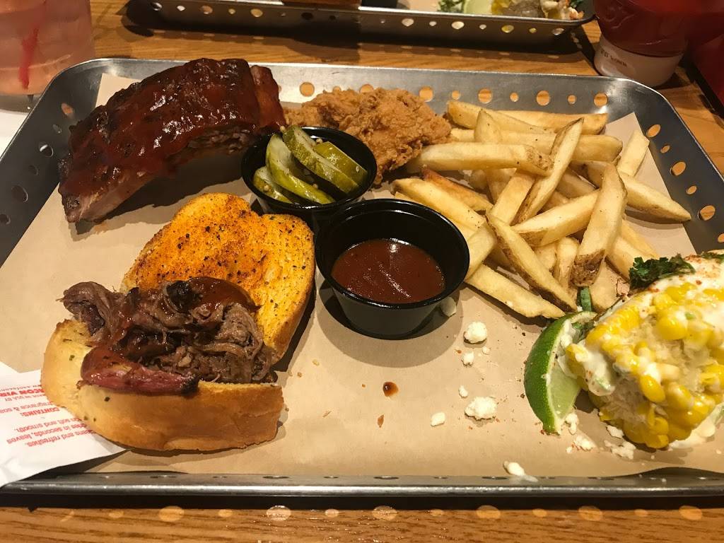 Chilis Grill & Bar | restaurant | 3840 W 10th St, Greeley, CO 80634, USA | 9703520160 OR +1 970-352-0160