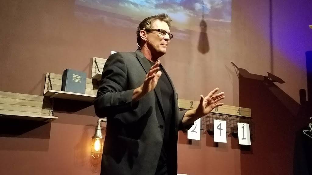 Illusions Theatre and Bar | restaurant | 827 Fourth Ave, San Diego, CA 92101, USA | 6197388350 OR +1 619-738-8350