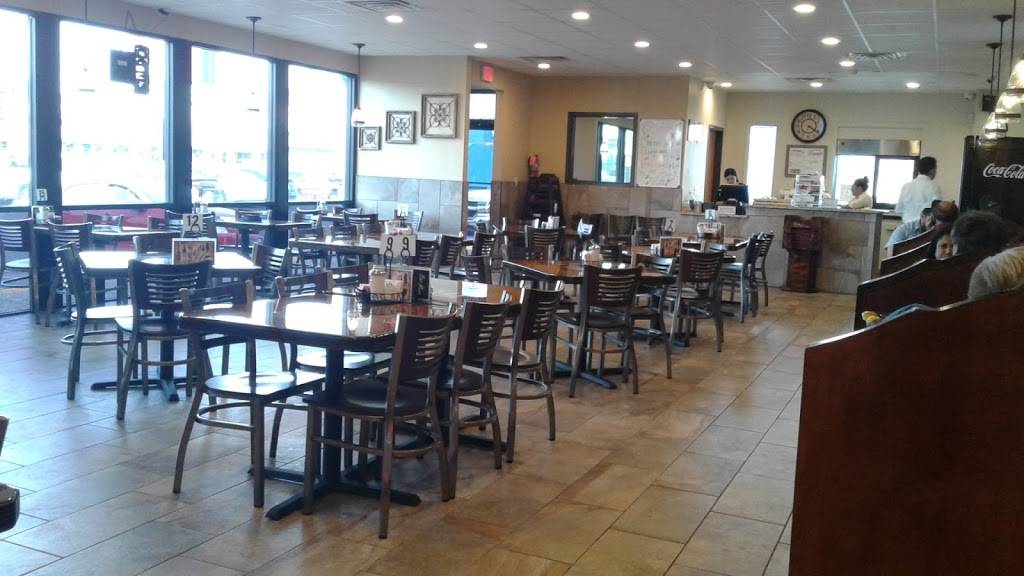 La Perla Bar & Grill | restaurant | 516 SW Military Dr, San Antonio, TX 78221, USA | 2104740597 OR +1 210-474-0597