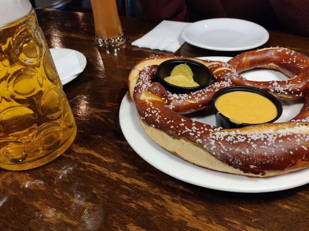 Edelweiss Biergarten | restaurant | 2625 E Bell Rd, Phoenix, AZ 85032, USA | 6024045919 OR +1 602-404-5919