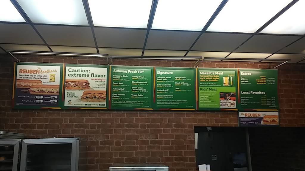 Subway Restaurants | restaurant | 2780 E Highland Rd Suite 2780, Highland Charter Twp, MI 48356, USA | 2488872625 OR +1 248-887-2625