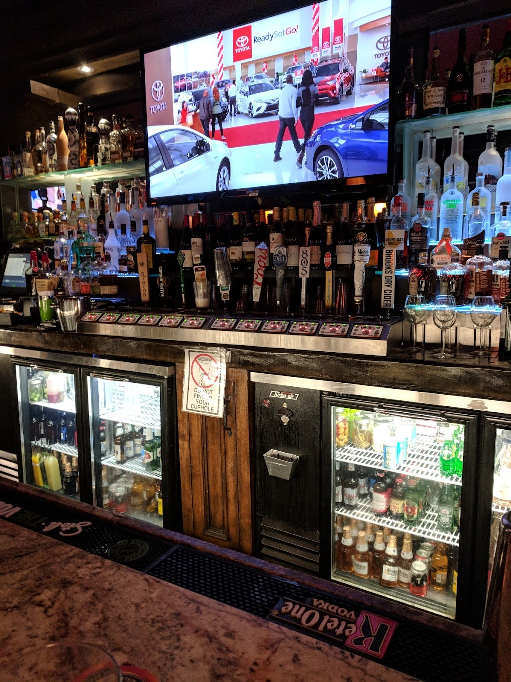 Uptown Lounge | restaurant | 3126 State St, Santa Barbara, CA 93105, USA | 8058458800 OR +1 805-845-8800