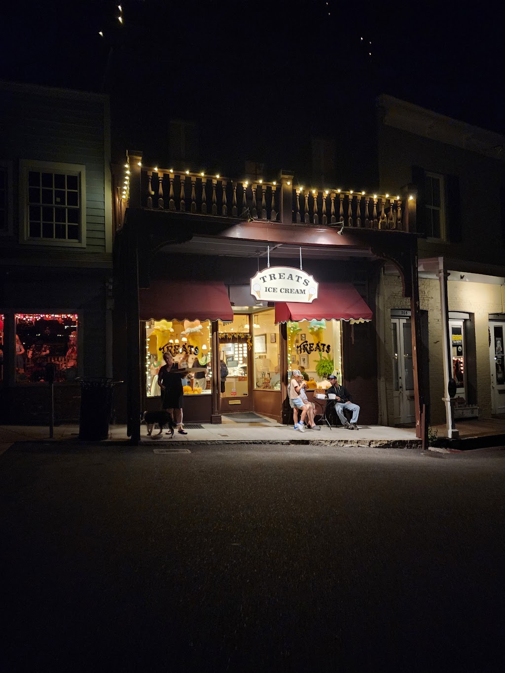 Treats | restaurant | 210 Main St, Nevada City, CA 95959, USA | 5309135819 OR +1 530-913-5819