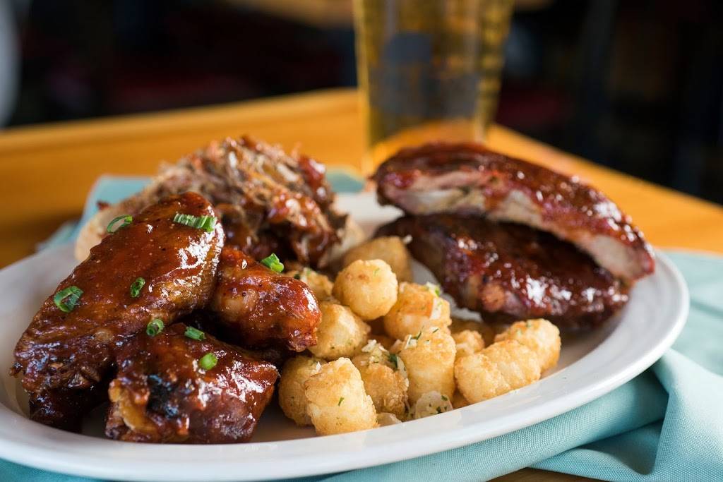 Spring Brook Sports Bar & Grill | restaurant | 242 Lake Shore Dr, Wisconsin Dells, WI 53965, USA | 6082541464 OR +1 608-254-1464