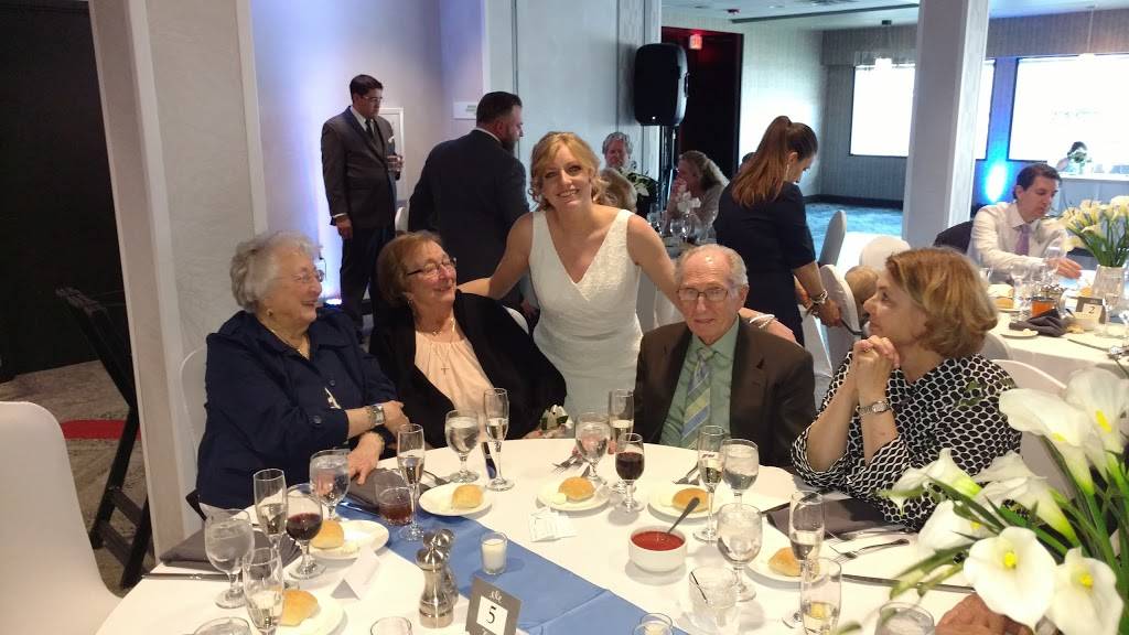 Anchorage Restaurant | restaurant | 4700 N Port Washington Rd, Milwaukee, WI 53212, USA | 4149624710 OR +1 414-962-4710