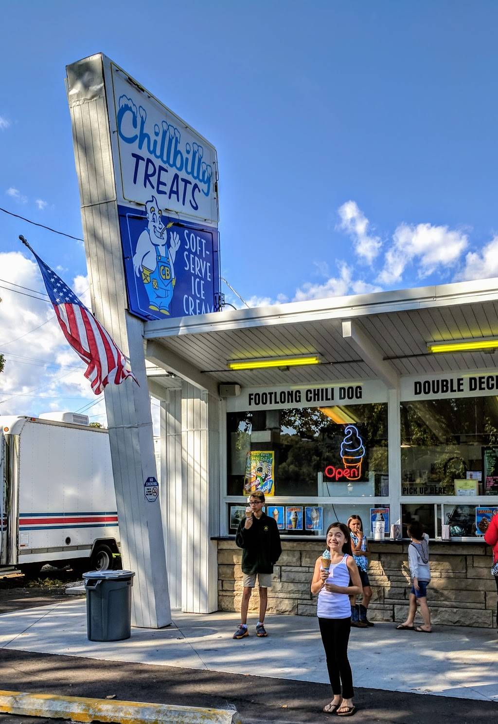 Chillbilly Treats | restaurant | 115 E Vaughn Dr, Madison, IN 47250, USA | 8122744541 OR +1 812-274-4541