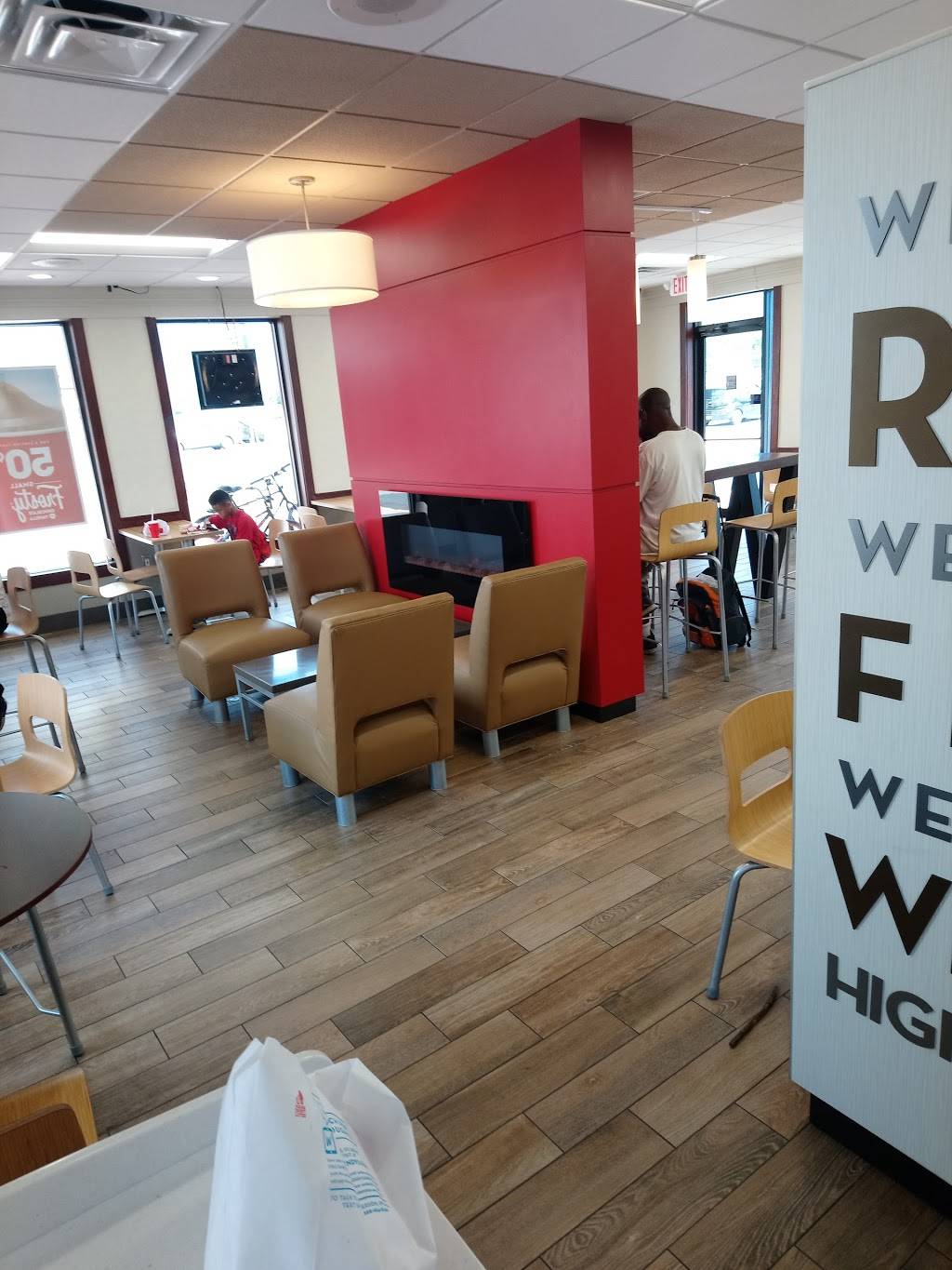 Wendys | restaurant | 13525 Woodward Ave, Highland Park, MI 48203, USA | 3138658440 OR +1 313-865-8440