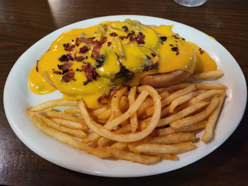 The Bluff | restaurant | 221 S Freeman Ave, Oakley, KS 67748, USA | 7856718892 OR +1 785-671-8892