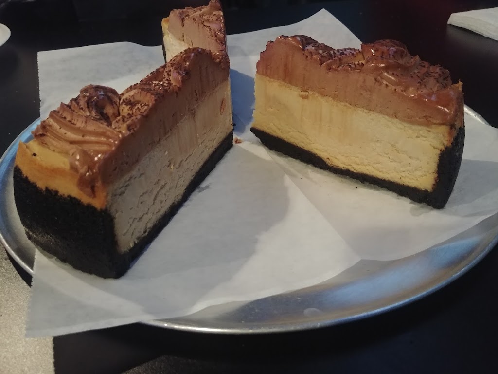 Dale Z’s on Tour | restaurant | 3585 S Howell Ave, Milwaukee, WI 53207, USA | 4144832030 OR +1 414-483-2030