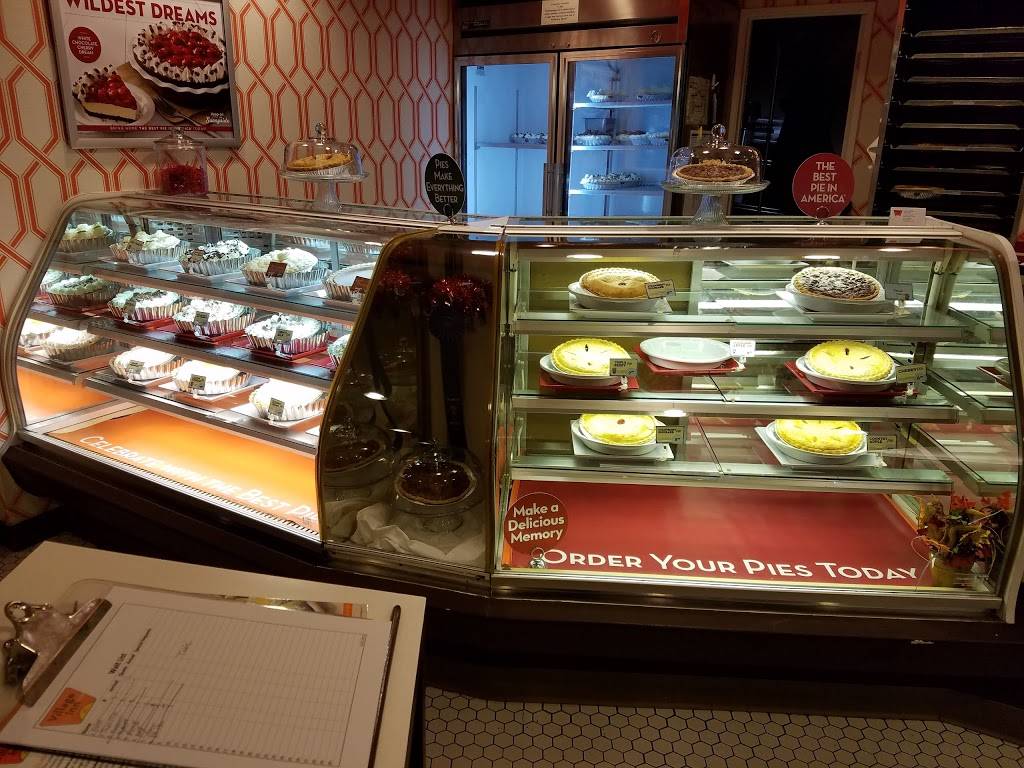 Village Inn | bakery | 535 Garden of the Gods Rd, Colorado Springs, CO 80907, USA | 7195985331 OR +1 719-598-5331