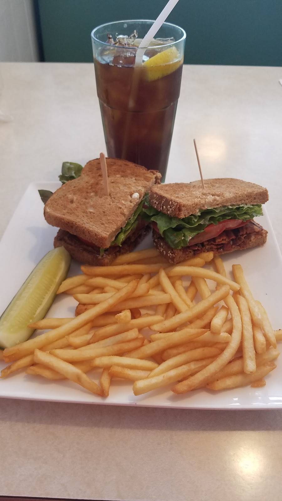 Hugos Restaurant | restaurant | 1049 Casitas Pass Rd, Carpinteria, CA 93013, USA | 8055662134 OR +1 805-566-2134