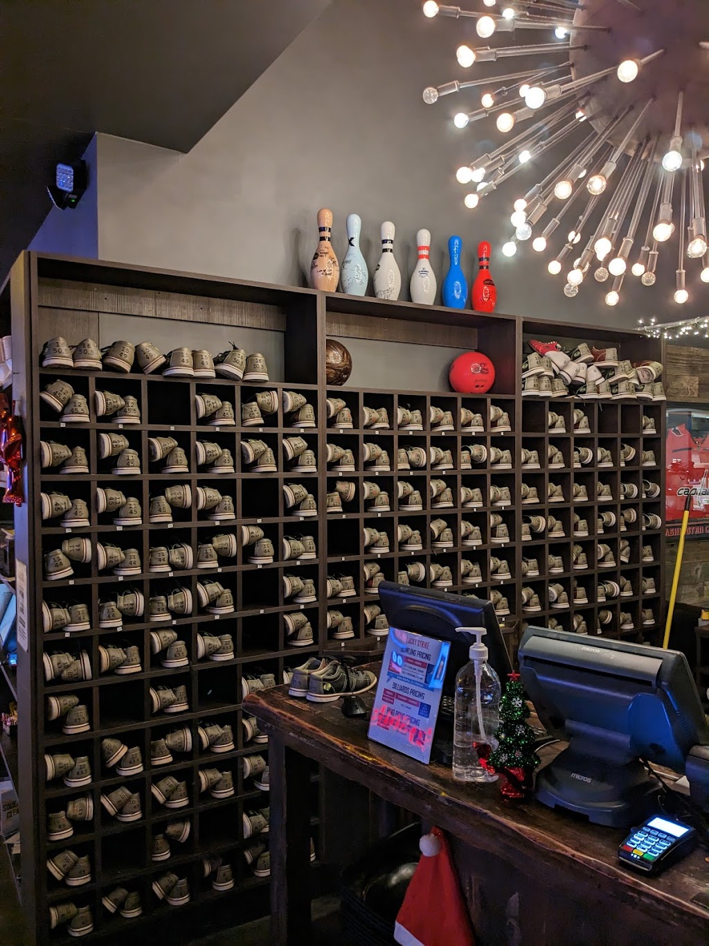 Lucky Strike Bethesda | restaurant | 7101 Democracy Blvd Suite 1022, Bethesda, MD 20817, USA | 2403861850 OR +1 240-386-1850