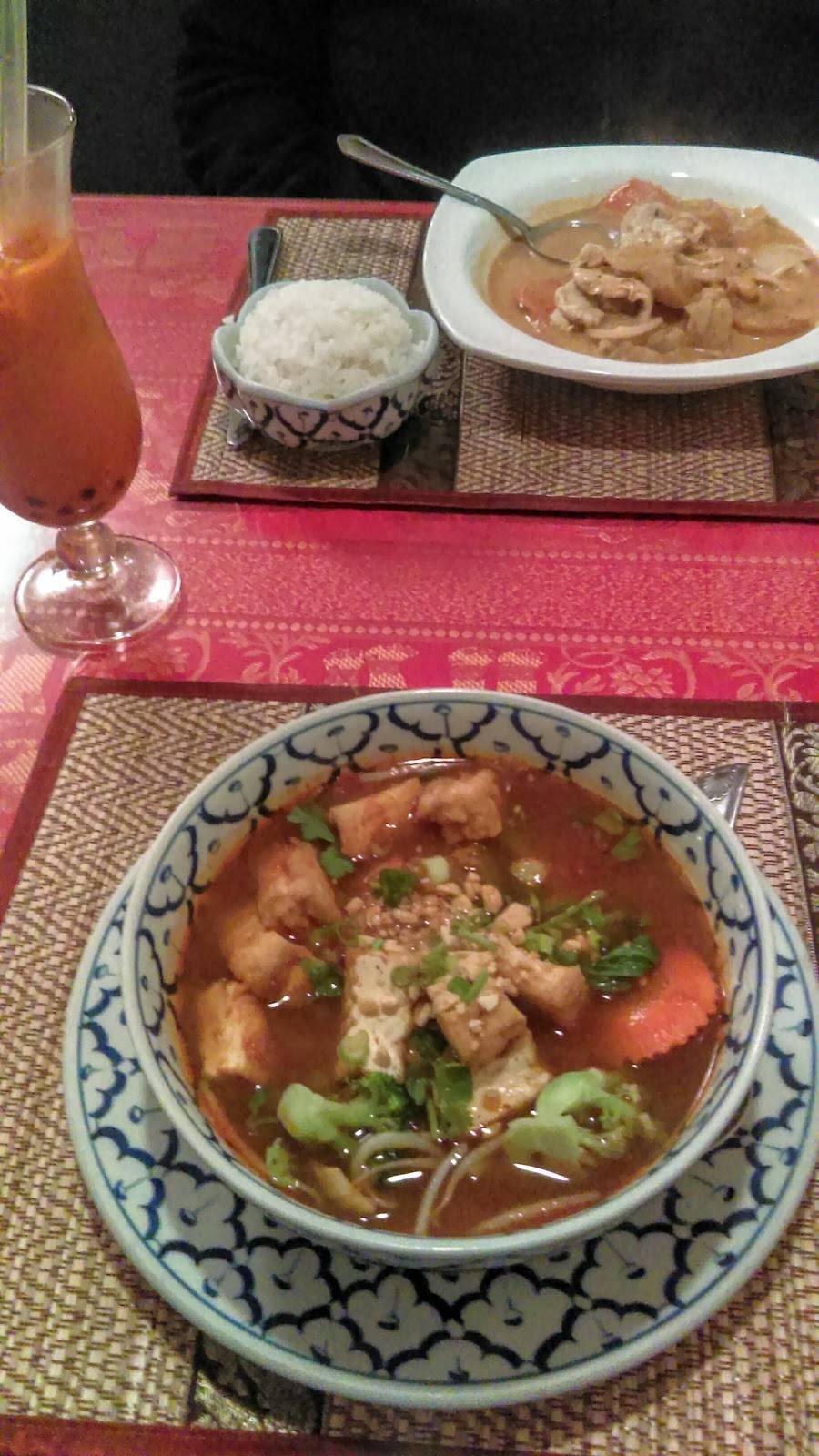 Som Siam Thai Restaurant | restaurant | 63 Whitfield St, Guilford, CT 06437, USA | 2034580228 OR +1 203-458-0228